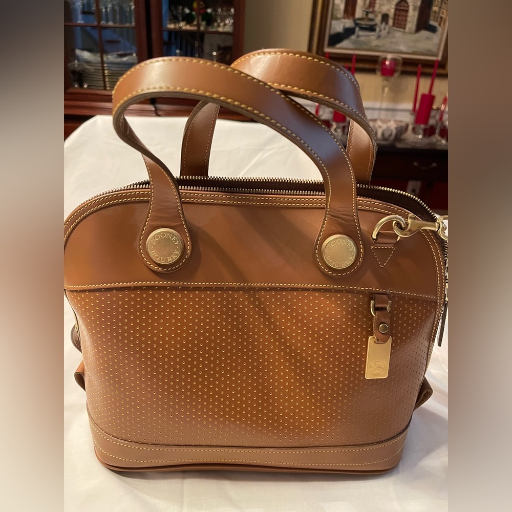 Dooney & Bourke shoulder bag in tan leather